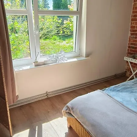 Nad Morzem Z Podworkiem Bedzino
